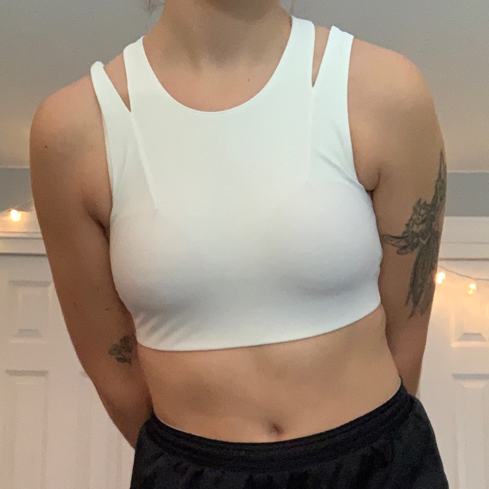 lululemon high neck open back sports bra size 4 B/C